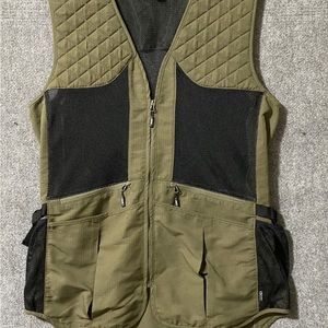 Gander Mountain Guide Series, mens Medium, shooting vest, color:tarmac/black